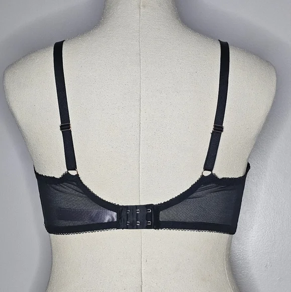 Unlined black mesh Savage Fenty bra with white embroidery pattern - Picture 5 of 7